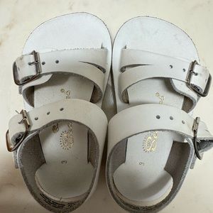 White toddler size 3 sea wees